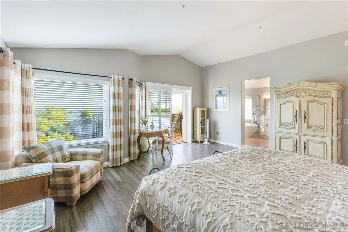 Escondido, California, 92026, United States, 5 Bedrooms Bedrooms, ,3 BathroomsBathrooms,Residential,Active,1970987