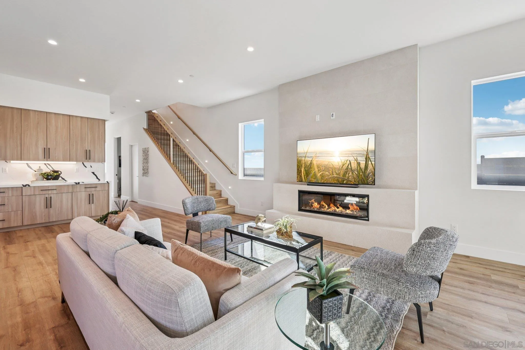 San Diego, California, 92110, United States, 4 Bedrooms Bedrooms, ,4 BathroomsBathrooms,Residential,Active,2007325