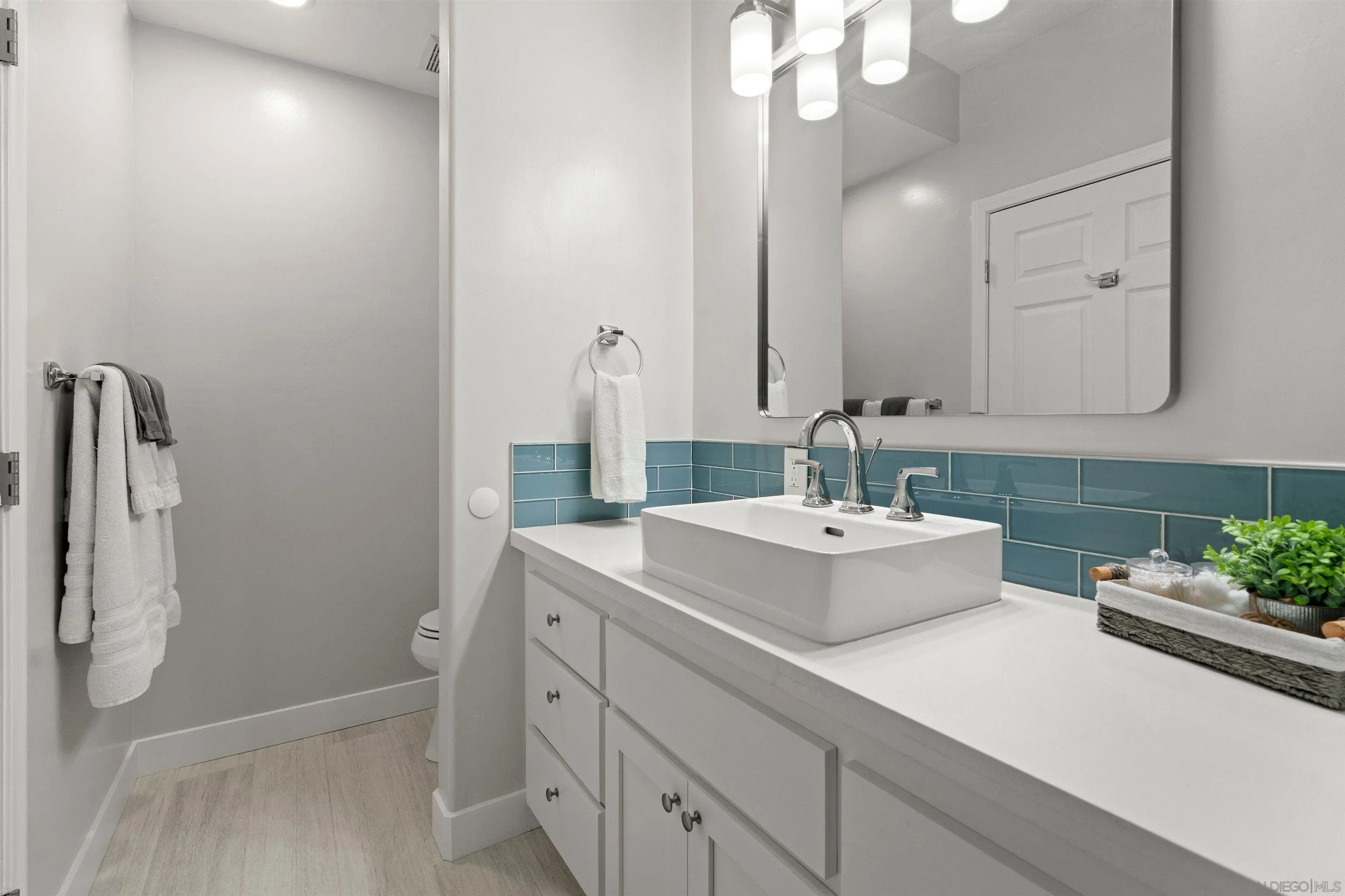 Coronado, California, 92118, United States, 2 Bedrooms Bedrooms, ,2 BathroomsBathrooms,Residential,Active,2013406