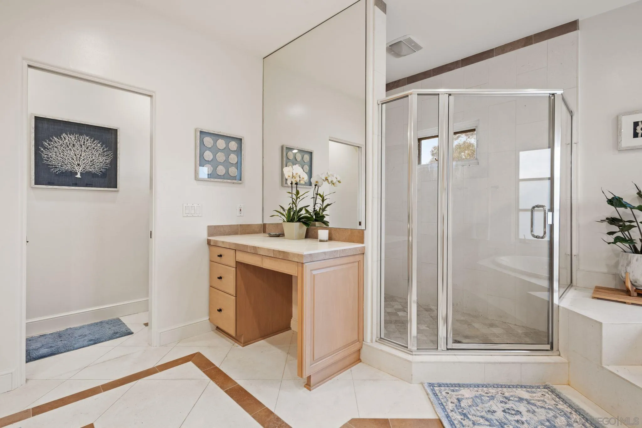 Carlsbad, California, 92011, United States, 5 Bedrooms Bedrooms, ,5 BathroomsBathrooms,Residential,Pending,2045548