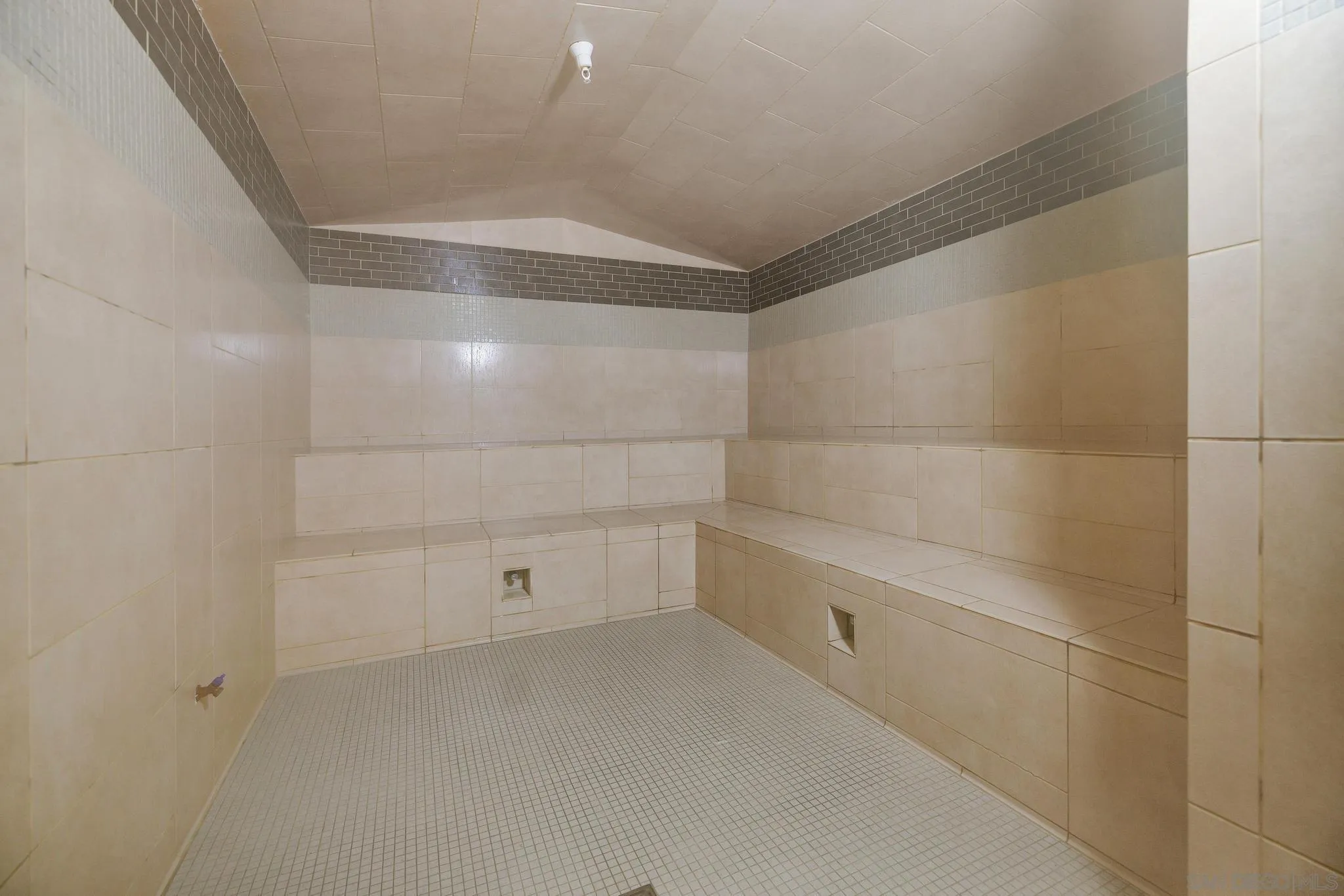 San Diego, California, 92101, United States, 2 Bedrooms Bedrooms, ,3 BathroomsBathrooms,Residential,Active,2032885