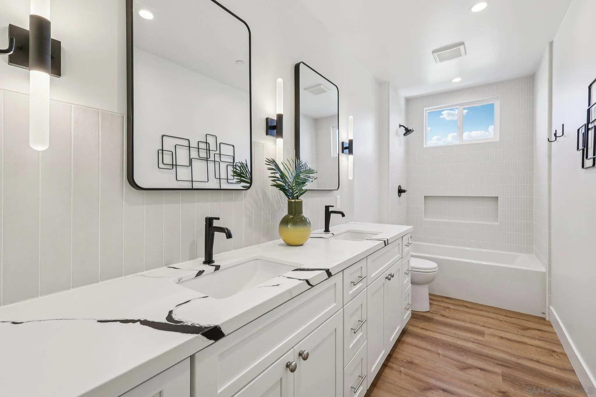 San Diego, California, 92110, United States, 4 Bedrooms Bedrooms, ,4 BathroomsBathrooms,Residential,Active,2007325