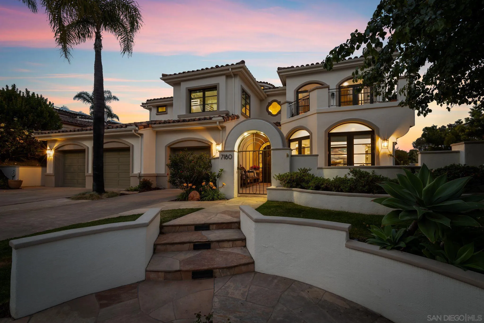 Carlsbad, California, 92011, United States, 5 Bedrooms Bedrooms, ,5 BathroomsBathrooms,Residential,Pending,2045548