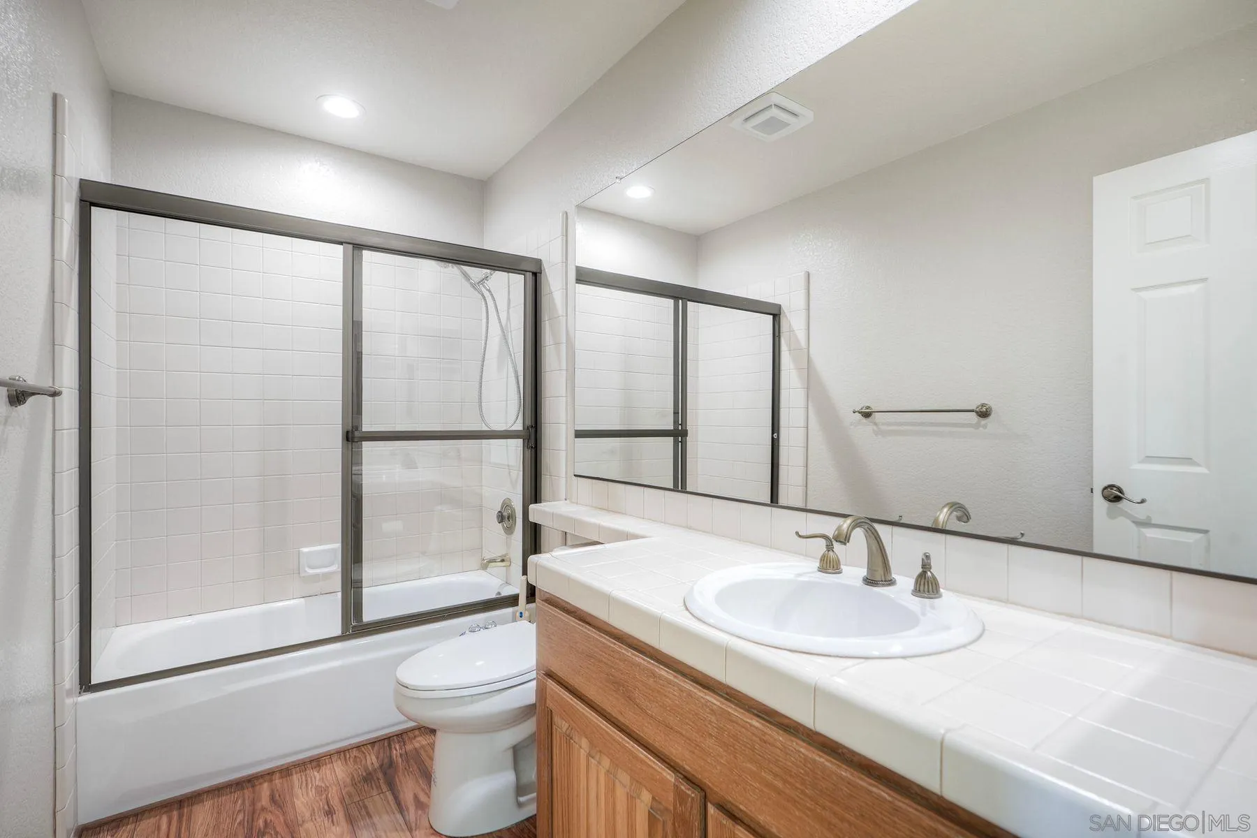 Escondido, California, 92029, United States, 4 Bedrooms Bedrooms, ,4 BathroomsBathrooms,Residential,Active,1995277