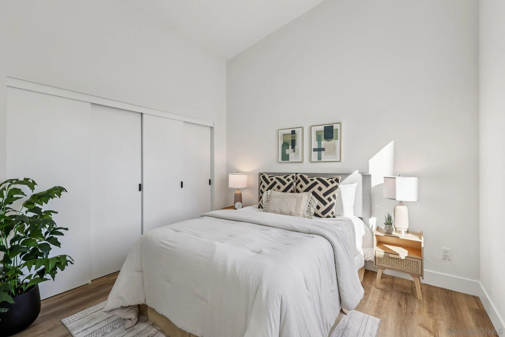 San Diego, California, 92110, United States, 4 Bedrooms Bedrooms, ,4 BathroomsBathrooms,Residential,Active,2007325