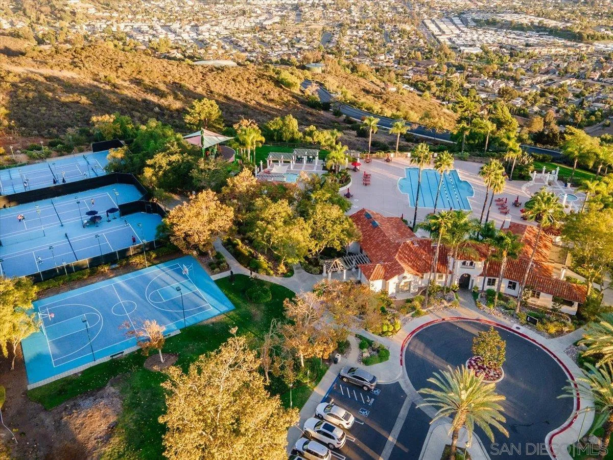 Escondido, California, 92026, United States, 5 Bedrooms Bedrooms, ,3 BathroomsBathrooms,Residential,Active,1970987