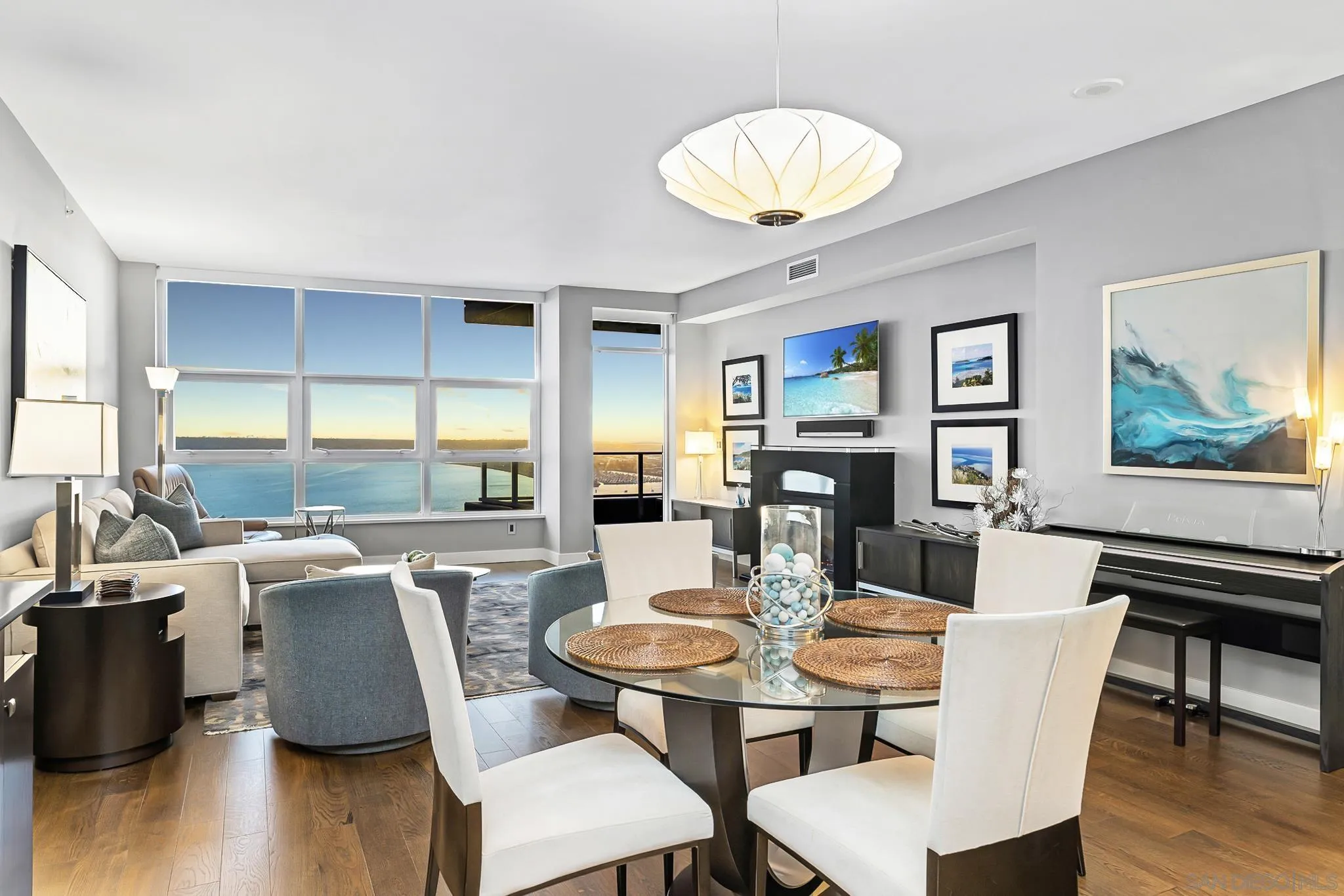 San Diego, California, 92101, United States, 2 Bedrooms Bedrooms, ,3 BathroomsBathrooms,Residential,Active,2032885