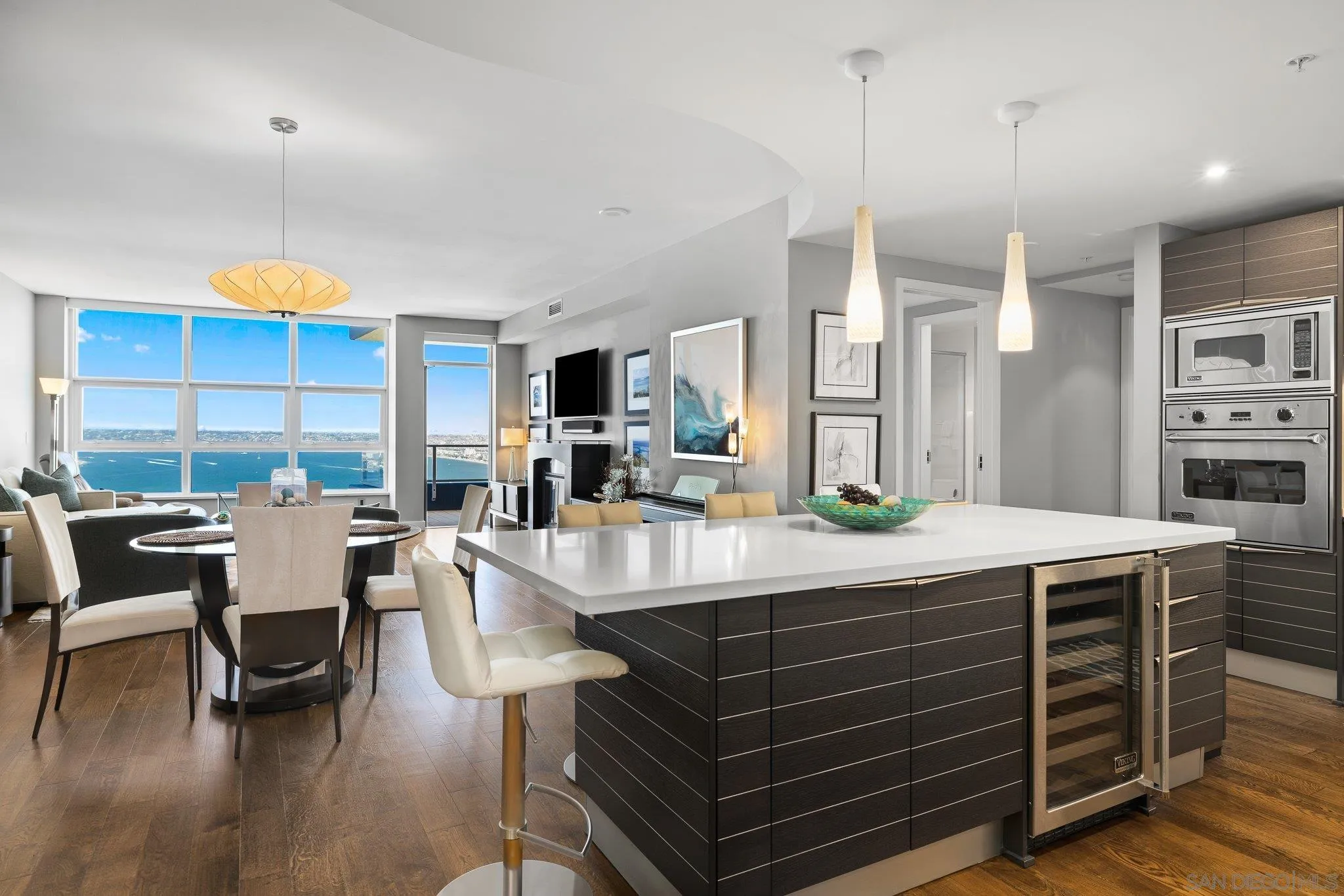 San Diego, California, 92101, United States, 2 Bedrooms Bedrooms, ,3 BathroomsBathrooms,Residential,Active,1995280