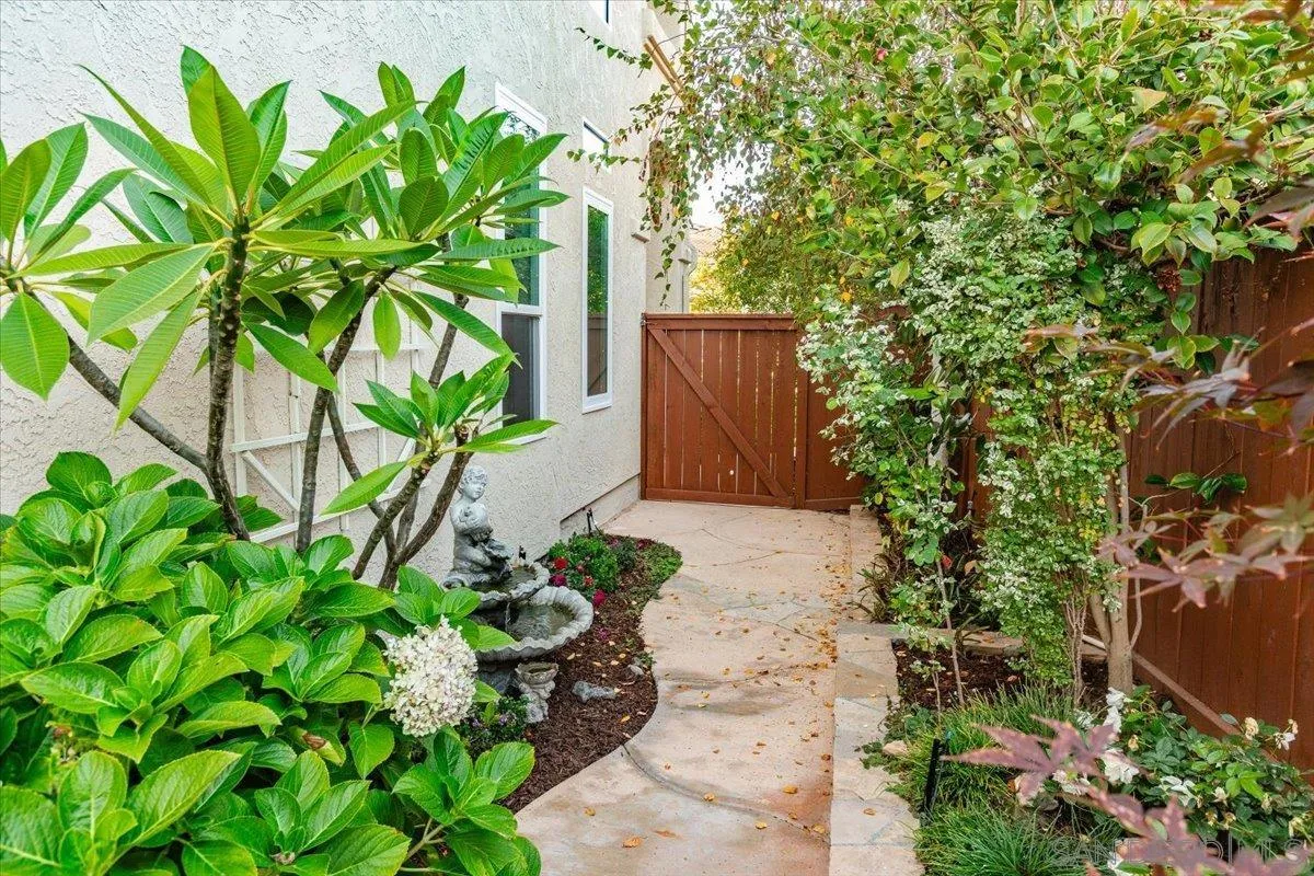 Escondido, California, 92026, United States, 5 Bedrooms Bedrooms, ,3 BathroomsBathrooms,Residential,Active,1970987