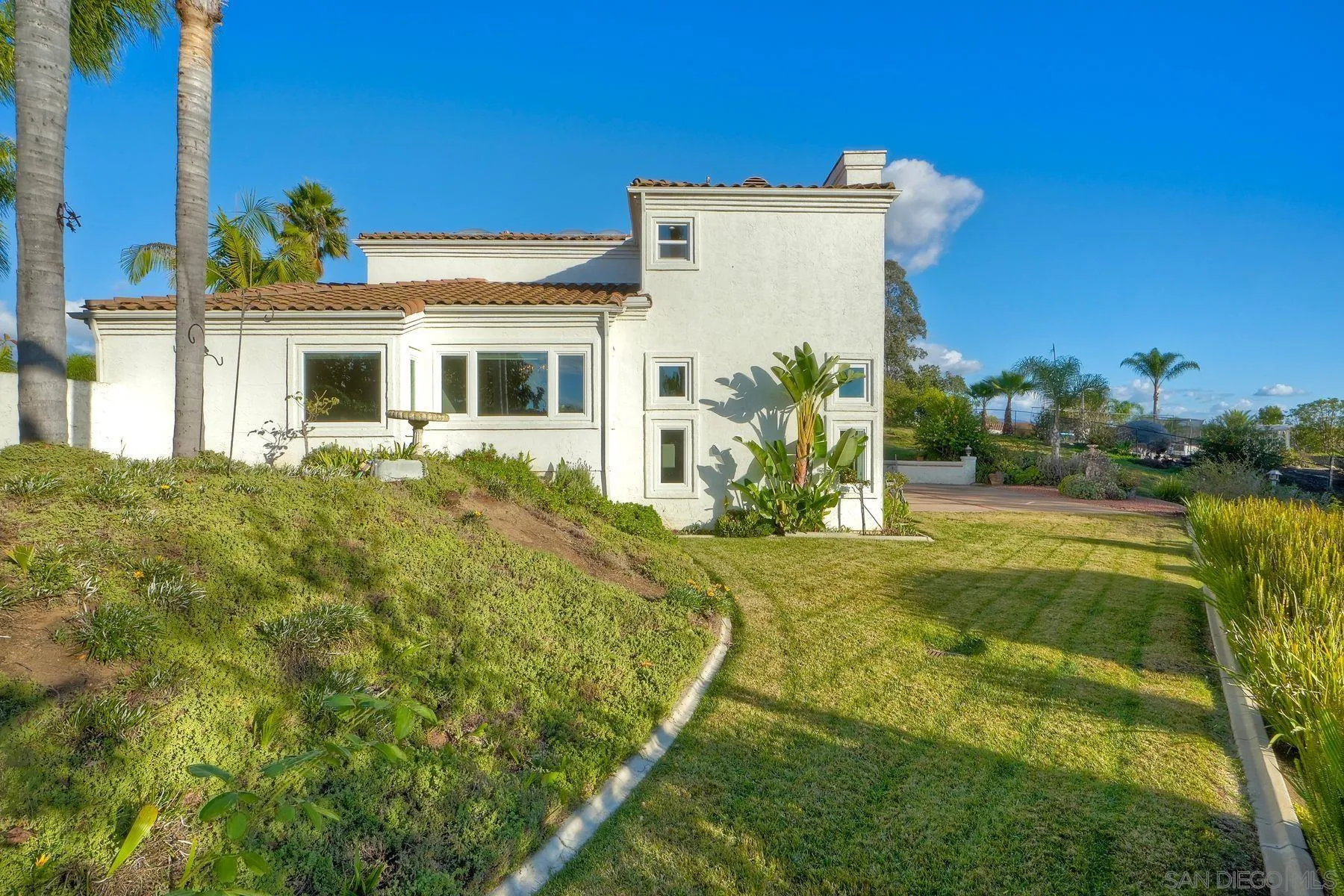 Escondido, California, 92029, United States, 4 Bedrooms Bedrooms, ,4 BathroomsBathrooms,Residential,Active,1995277