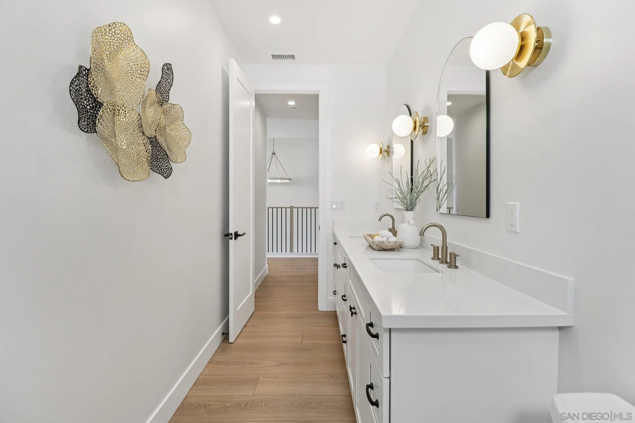 San Diego, California, 92110, United States, 4 Bedrooms Bedrooms, ,4 BathroomsBathrooms,Residential,Active,1967296