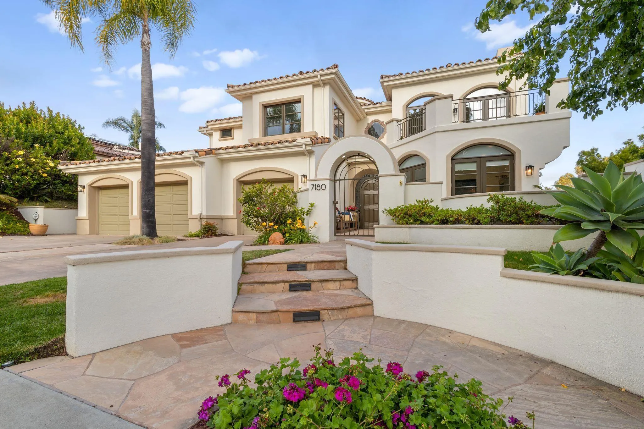 Carlsbad, California, 92011, United States, 5 Bedrooms Bedrooms, ,5 BathroomsBathrooms,Residential,Pending,2045548