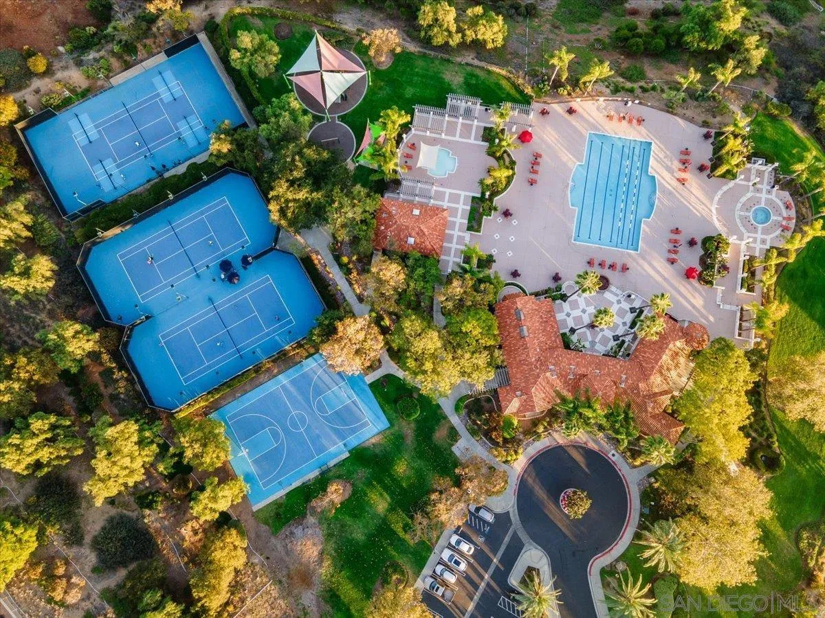 Escondido, California, 92026, United States, 5 Bedrooms Bedrooms, ,3 BathroomsBathrooms,Residential,Active,1970987