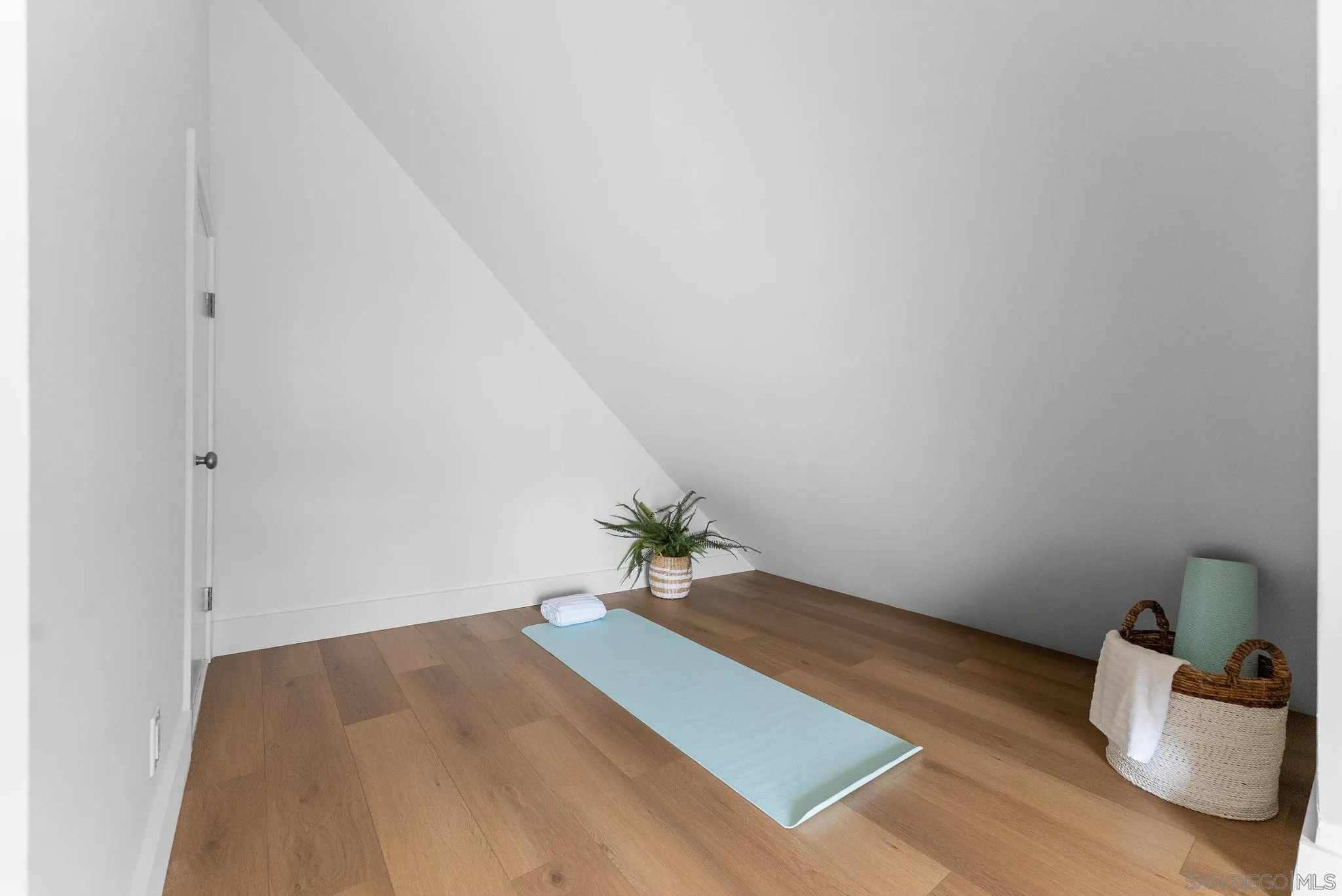 La Jolla, California, 92037, United States, 2 Bedrooms Bedrooms, ,1 BathroomBathrooms,Residential,Active,2012241