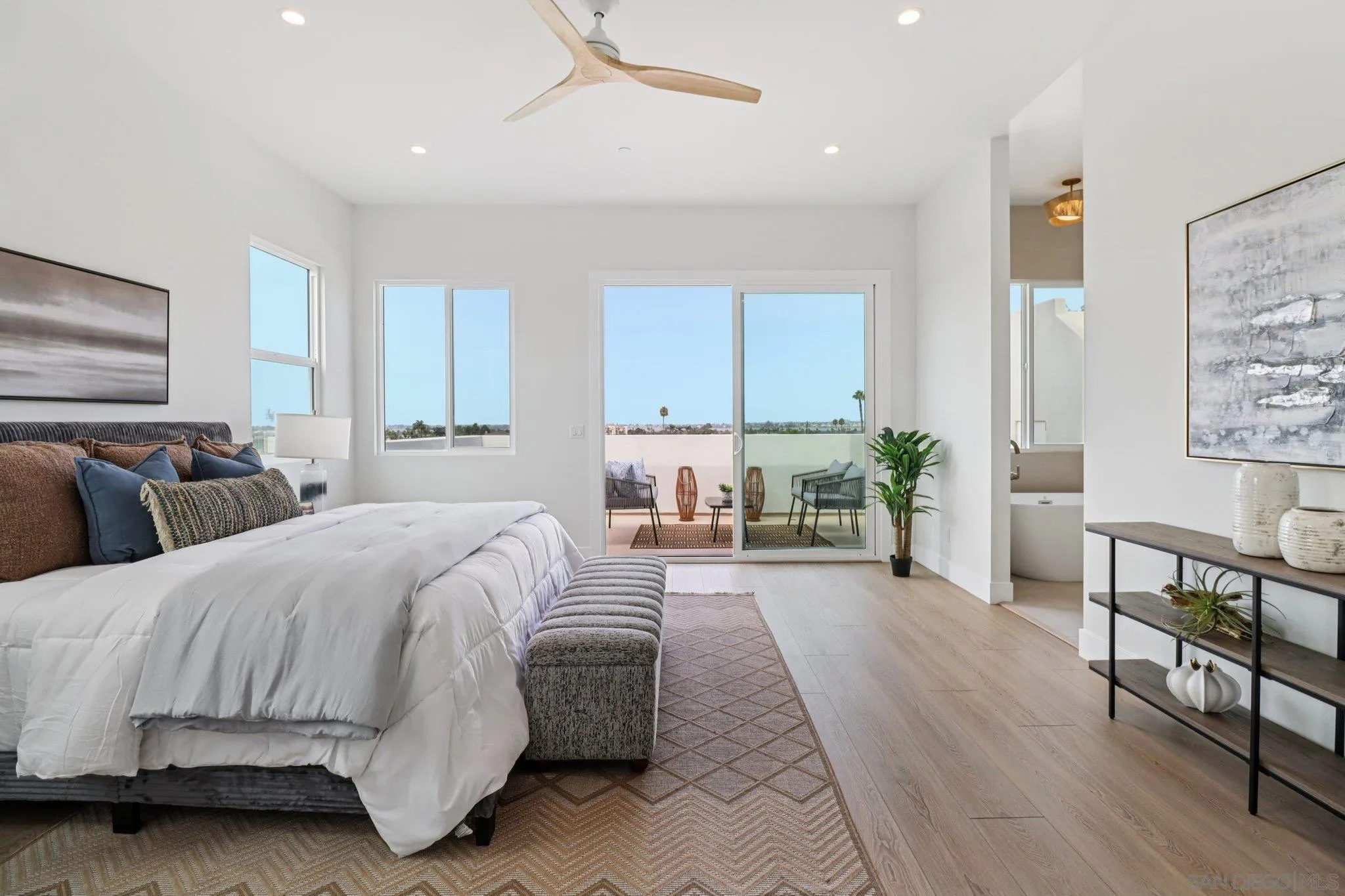 San Diego, California, 92110, United States, 4 Bedrooms Bedrooms, ,4 BathroomsBathrooms,Residential,Active,1967296