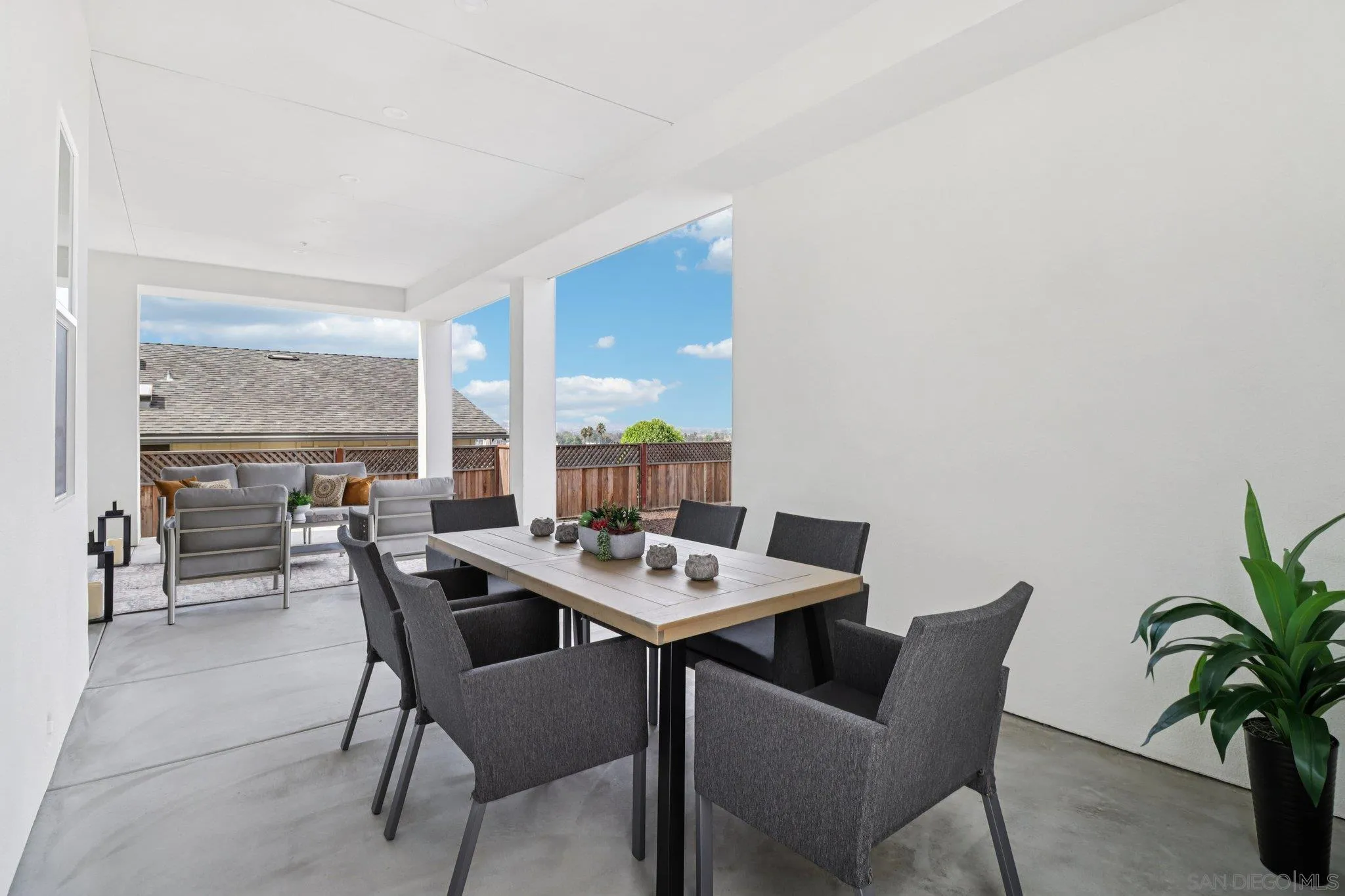 San Diego, California, 92110, United States, 4 Bedrooms Bedrooms, ,4 BathroomsBathrooms,Residential,Active,1922508