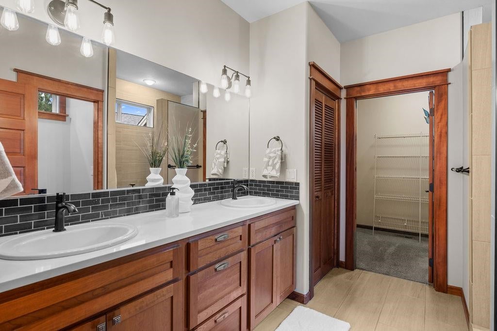 Spokane, Washington, 99208, United States, 5 Bedrooms Bedrooms, ,4 BathroomsBathrooms,Residential,Active,1997606