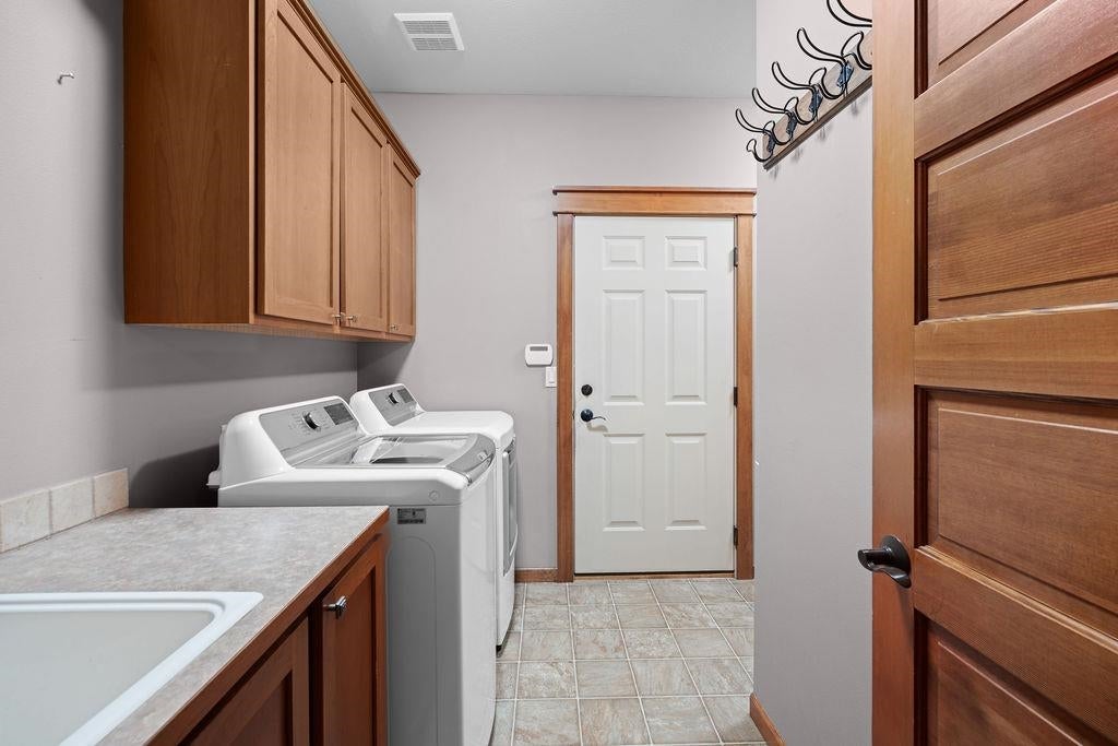 Spokane, Washington, 99208, United States, 5 Bedrooms Bedrooms, ,4 BathroomsBathrooms,Residential,Active,1997606