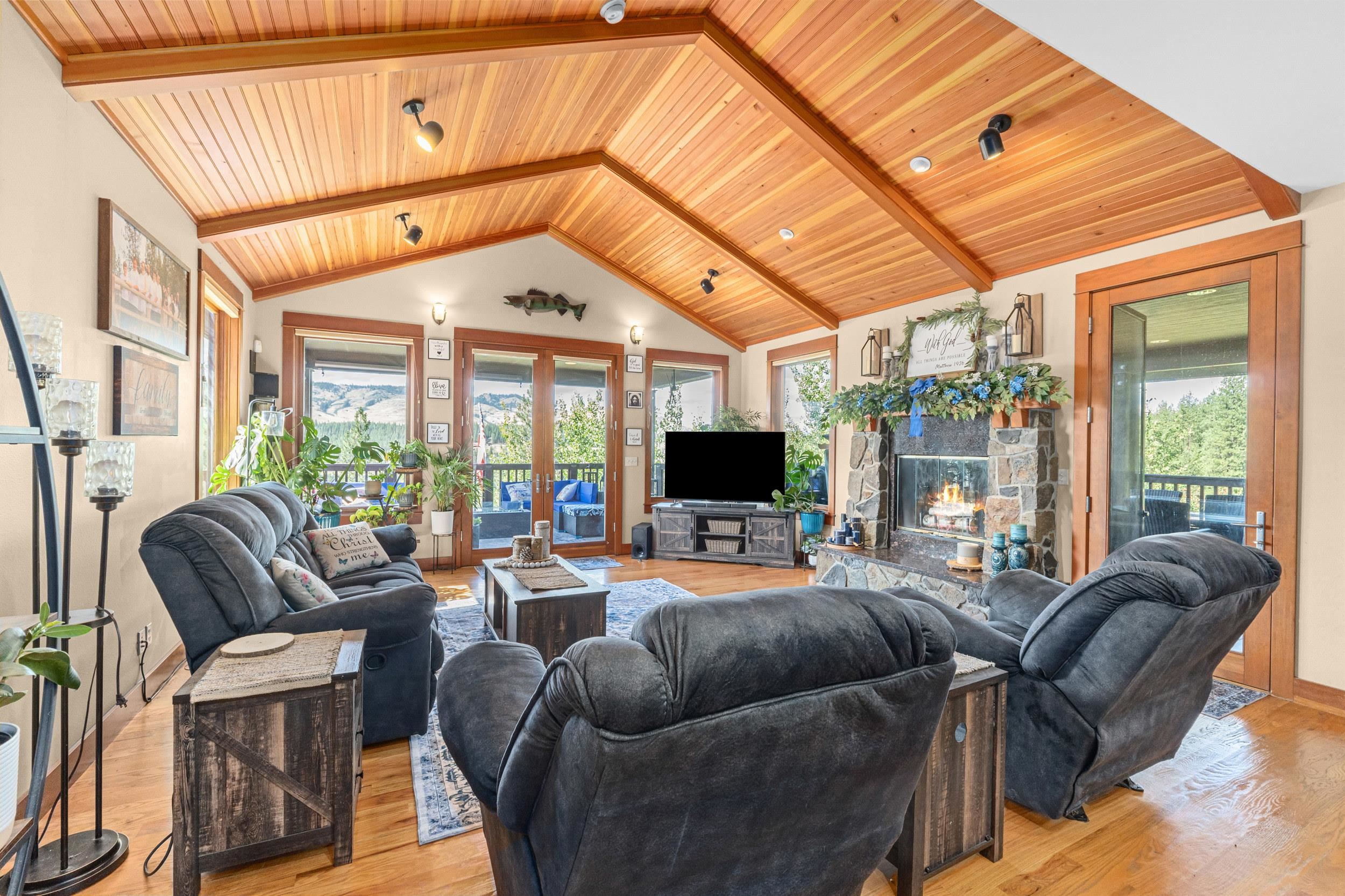 Evans, Washington, 99126, United States, 4 Bedrooms Bedrooms, ,4 BathroomsBathrooms,Residential,Active,1904176