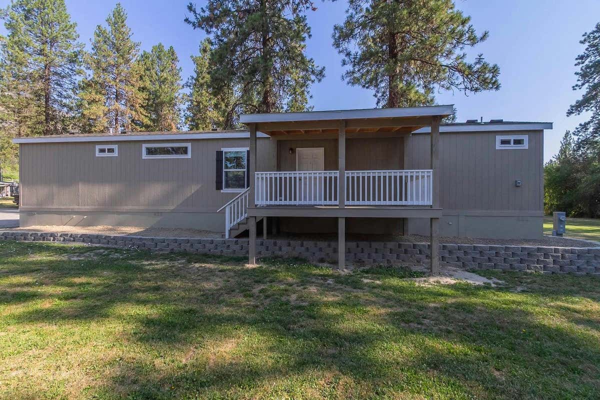 5 COLUMBIA DR TRLR 14, KETTLE FALLS, WA 99141, photo 1 of 32