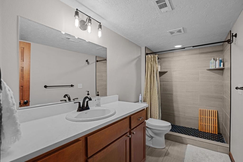 Spokane, Washington, 99208, United States, 5 Bedrooms Bedrooms, ,4 BathroomsBathrooms,Residential,Active,1997606