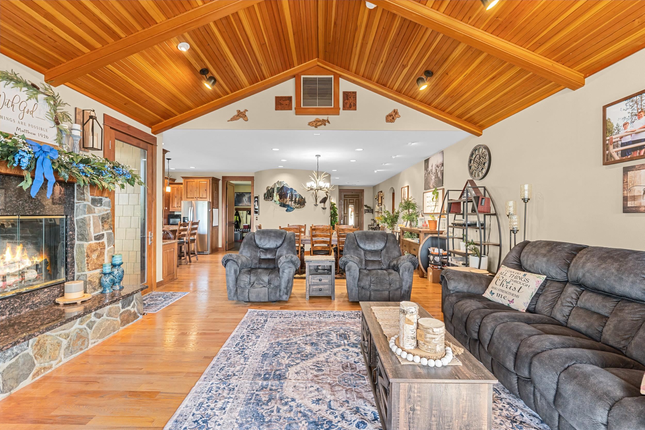 Evans, Washington, 99126, United States, 4 Bedrooms Bedrooms, ,4 BathroomsBathrooms,Residential,Active,1904176