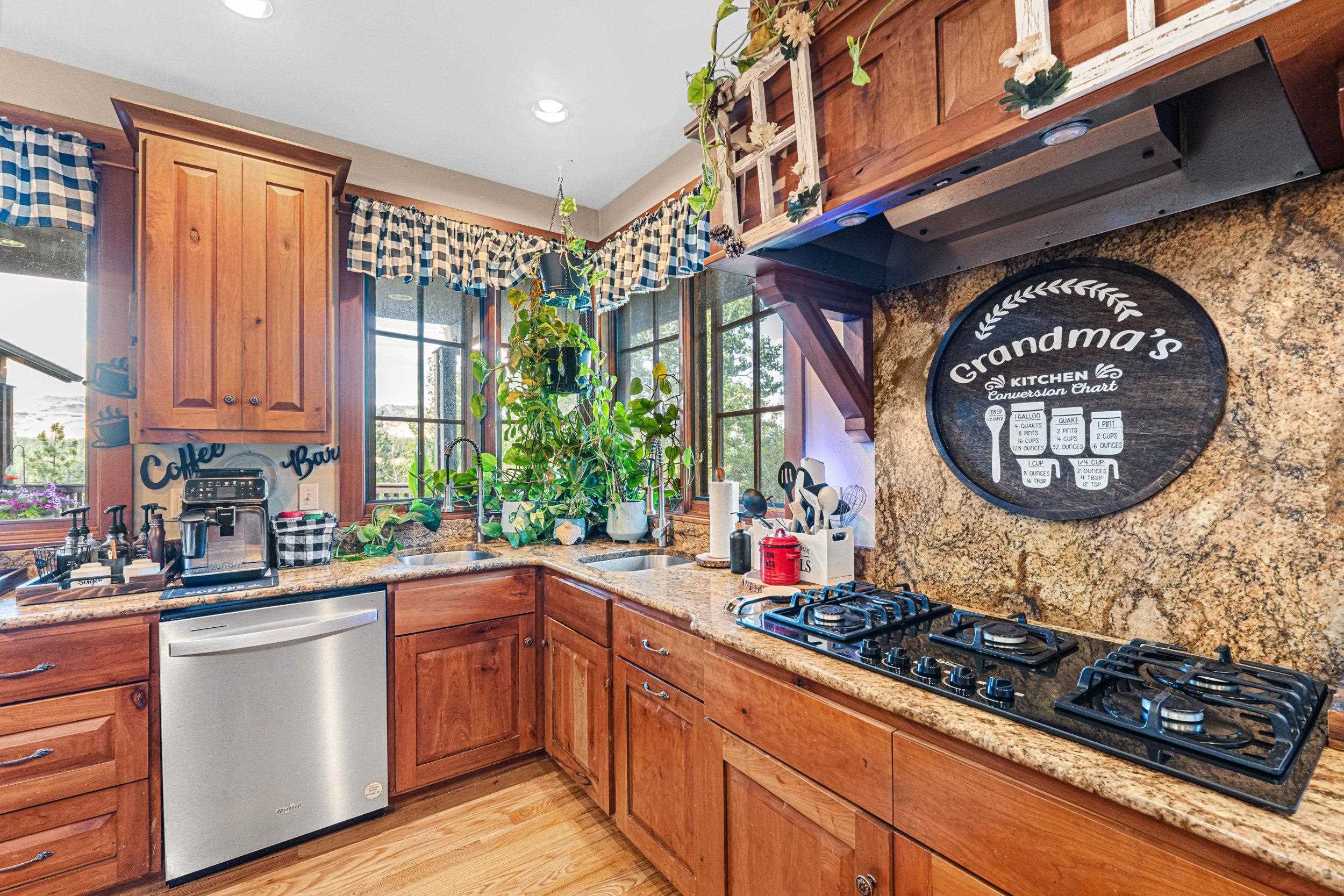 Evans, Washington, 99126, United States, 4 Bedrooms Bedrooms, ,4 BathroomsBathrooms,Residential,Active,1904176