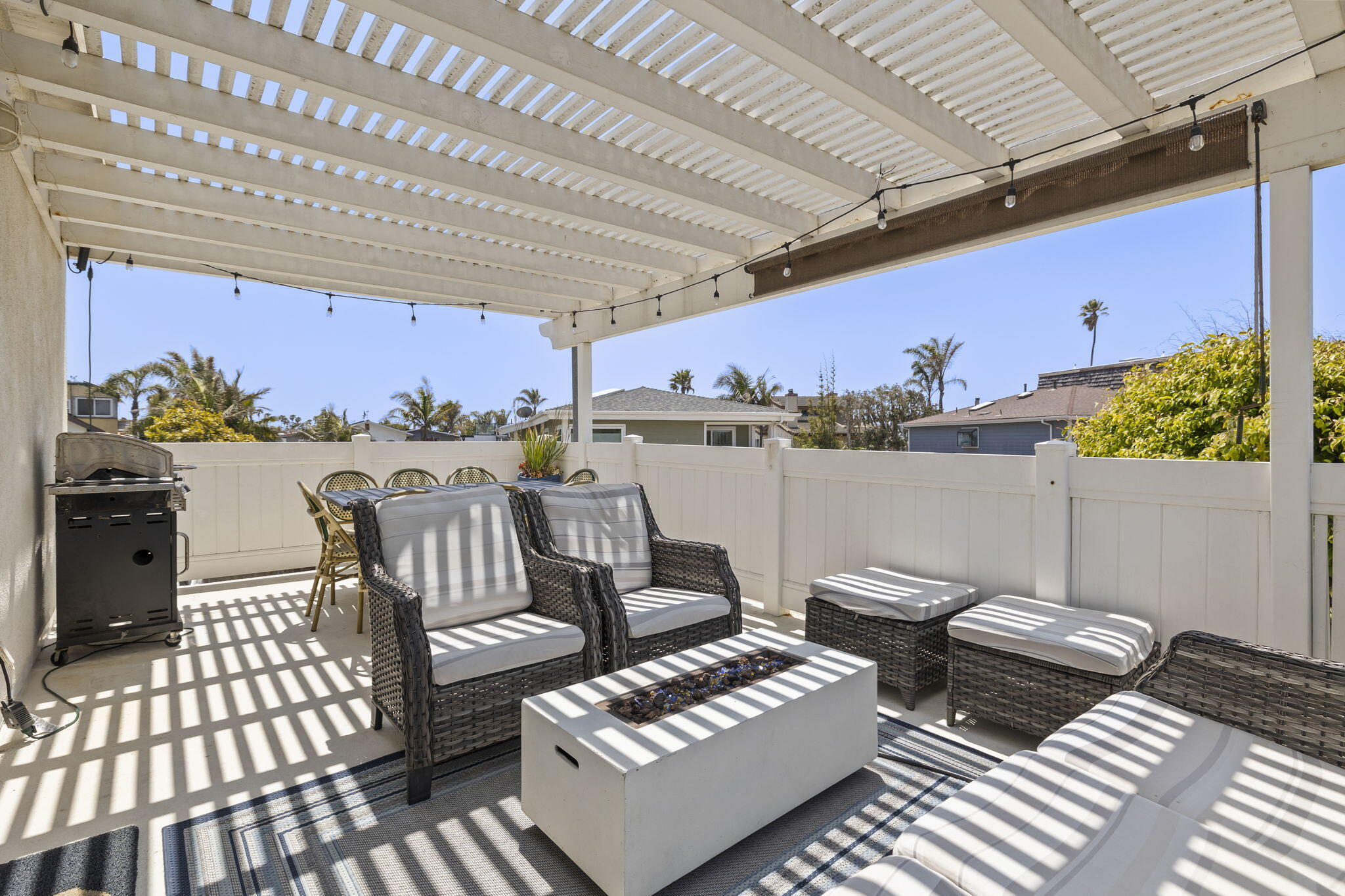Ventura, California, 93001, United States, 3 Bedrooms Bedrooms, ,3 BathroomsBathrooms,Residential,Active,1914778
