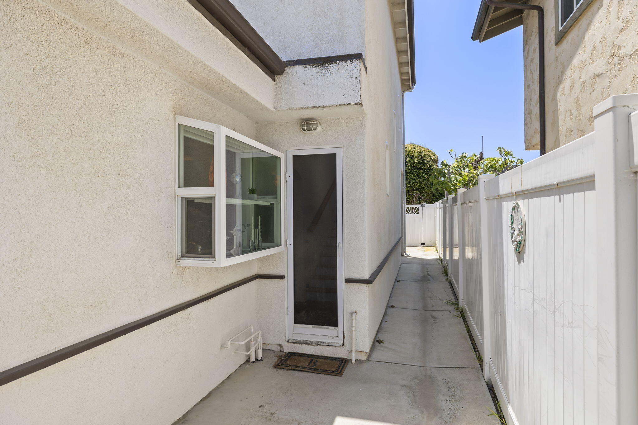 Ventura, California, 93001, United States, 3 Bedrooms Bedrooms, ,3 BathroomsBathrooms,Residential,Active,1914778