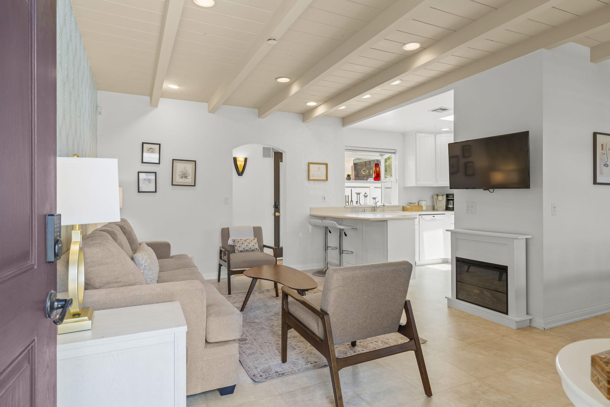 Ventura, California, 93001, United States, 3 Bedrooms Bedrooms, ,3 BathroomsBathrooms,Residential,Active,1914778