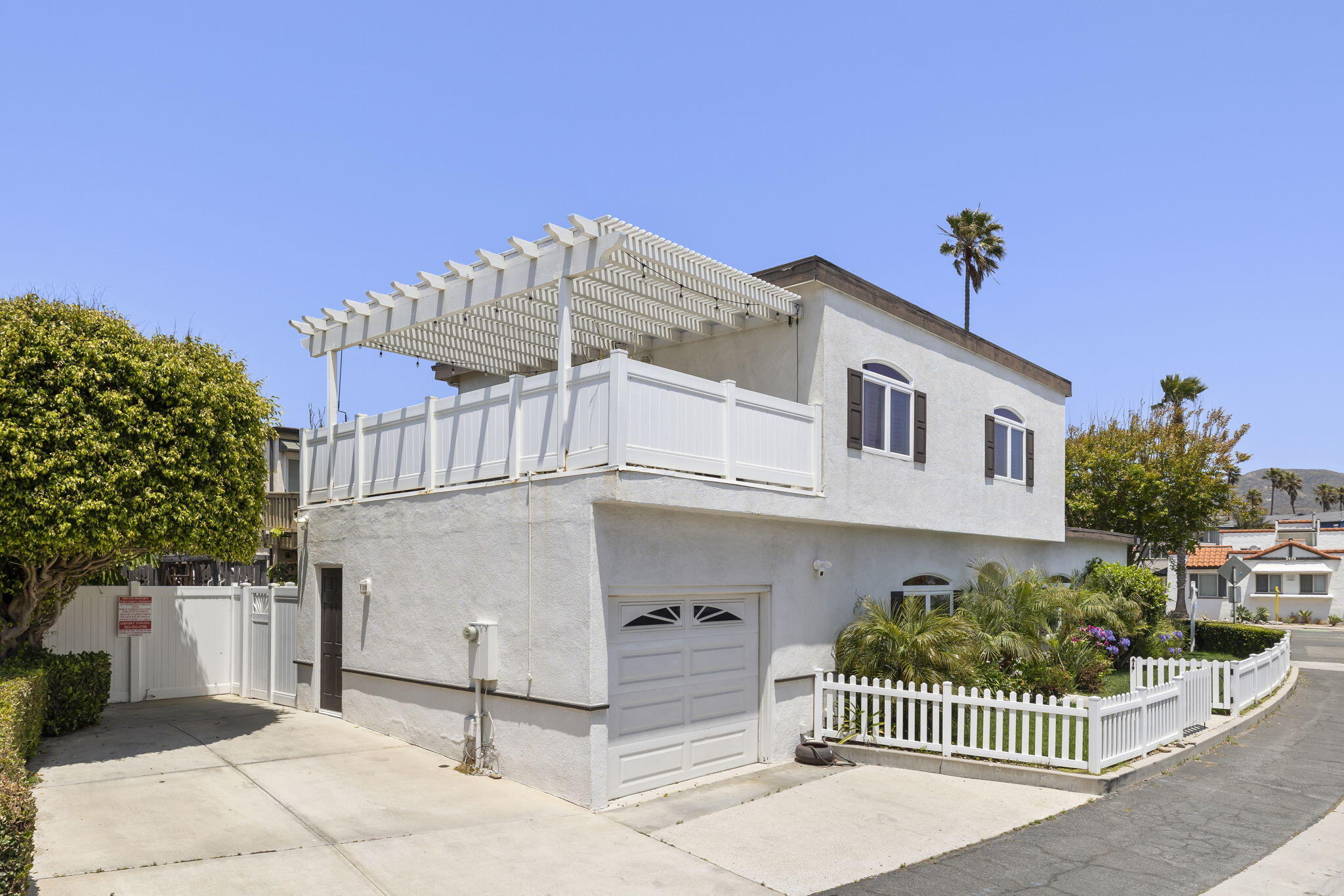 Ventura, California, 93001, United States, 3 Bedrooms Bedrooms, ,3 BathroomsBathrooms,Residential,Active,1914778