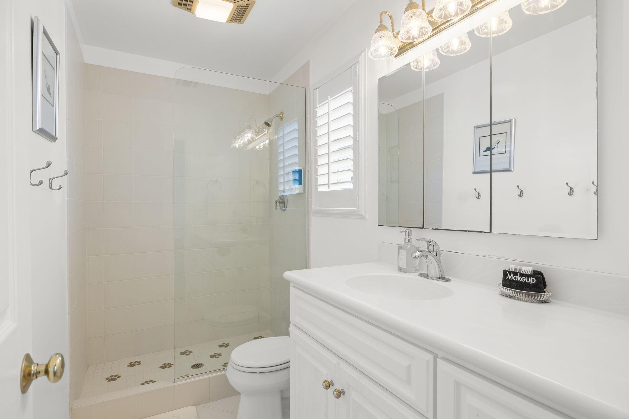 Ventura, California, 93001, United States, 3 Bedrooms Bedrooms, ,3 BathroomsBathrooms,Residential,Active,1914778