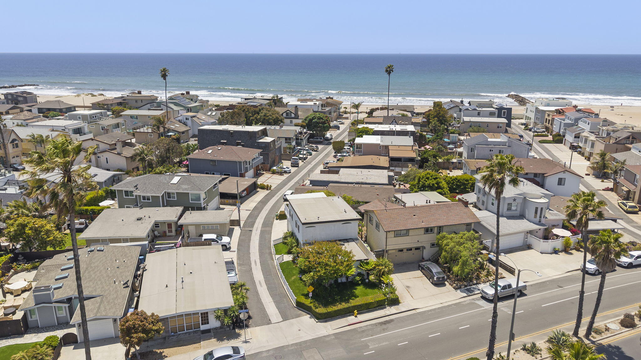 Ventura, California, 93001, United States, 3 Bedrooms Bedrooms, ,3 BathroomsBathrooms,Residential,Active,1914778