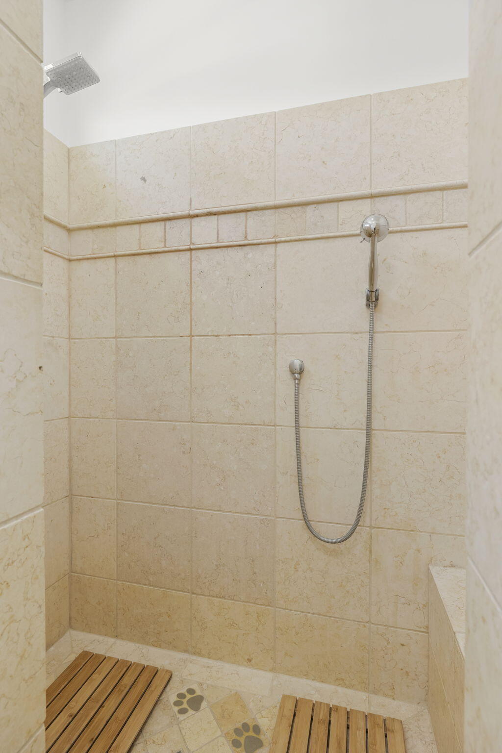 Ventura, California, 93001, United States, 3 Bedrooms Bedrooms, ,3 BathroomsBathrooms,Residential,Active,1914778