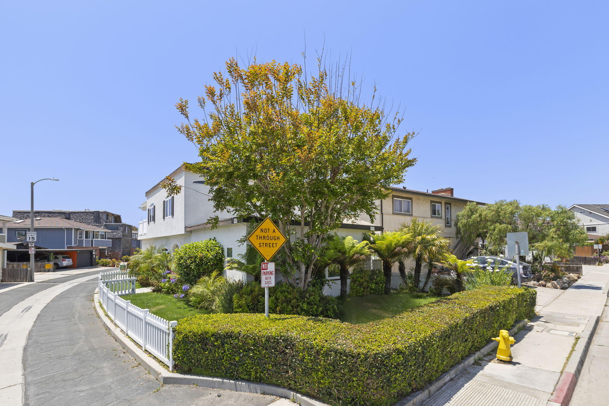 Ventura, California, 93001, United States, 3 Bedrooms Bedrooms, ,3 BathroomsBathrooms,Residential,Active,1914778