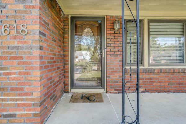 618 S CALHOUN ST, WICHITA, KS 67207, photo 4 of 36