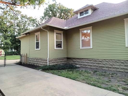 209 W 9TH ST, NEWTON, KS 67114, photo 4 of 30