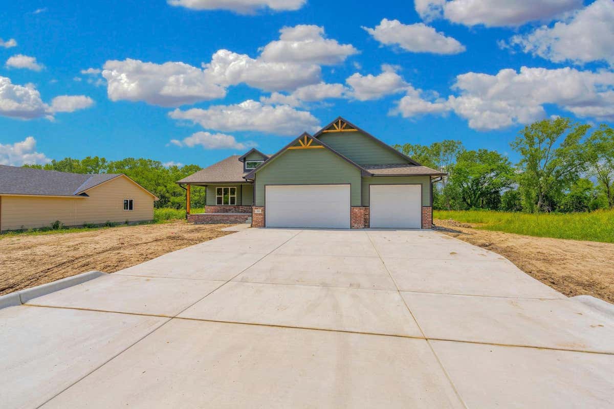 555 S ARBOR VALLEY WAY, VALLEY CENTER, KS 67147, photo 1 of 36