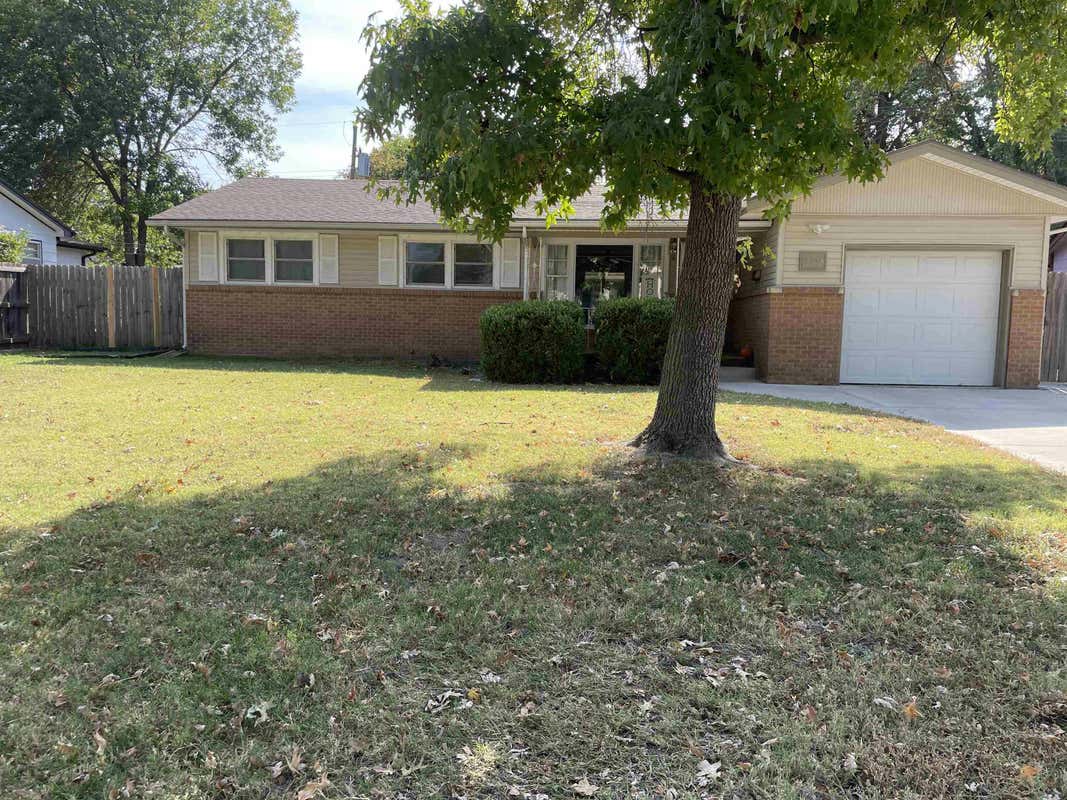 2103 W MANHATTAN DR, WICHITA, KS 67204, photo 1 of 28