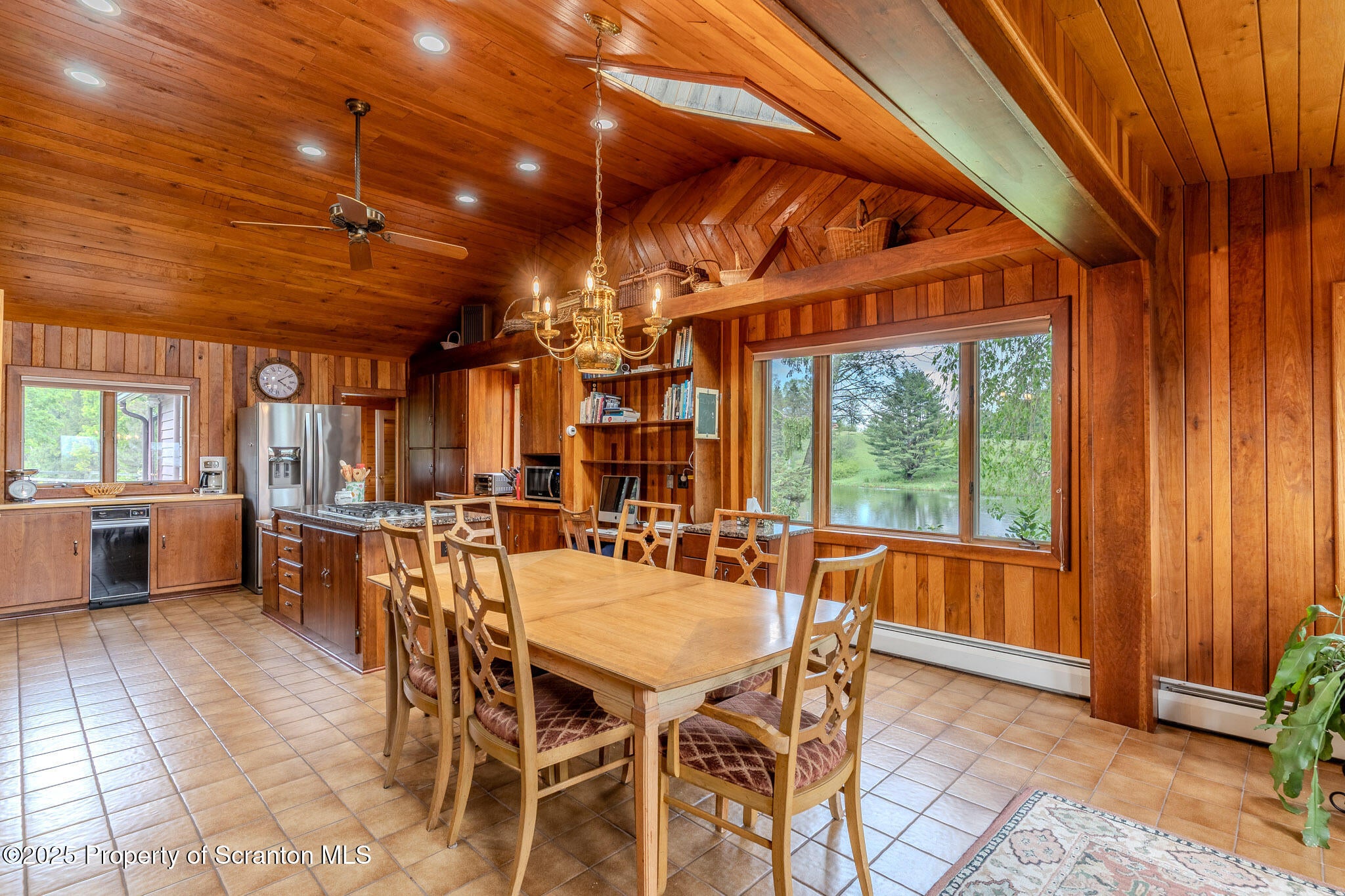 Honesdale, Pennsylvania, 18431, United States, ,4 BathroomsBathrooms,Residential,Active,1860241