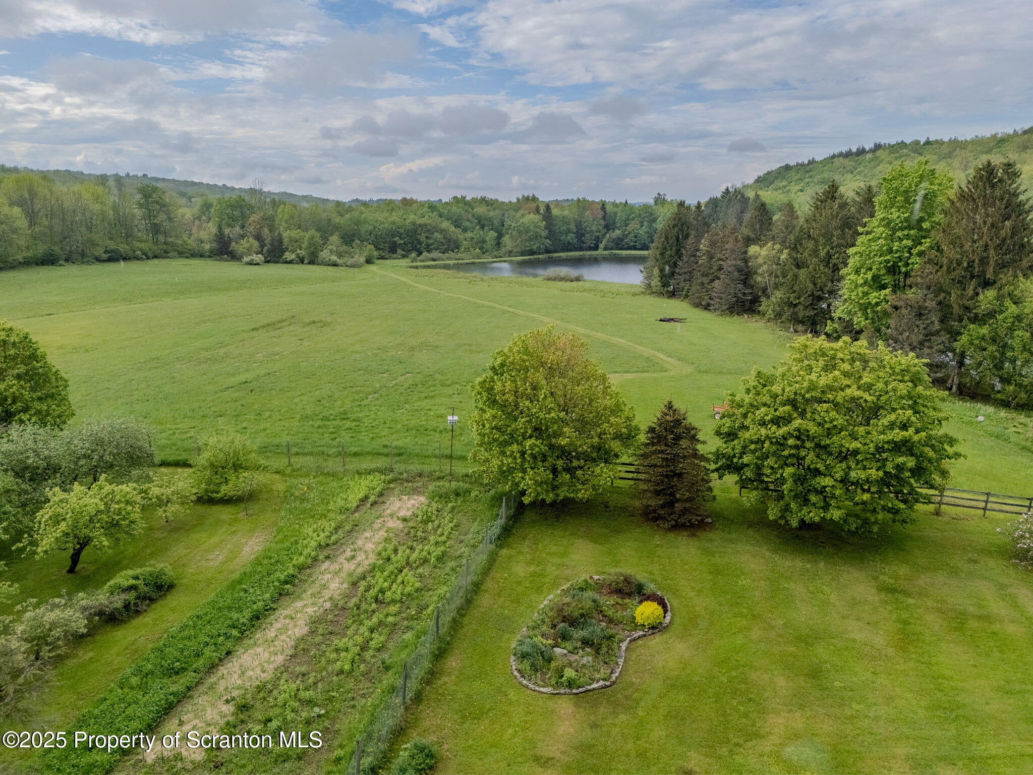 Honesdale, Pennsylvania, 18431, United States, ,4 BathroomsBathrooms,Residential,Active,1860241