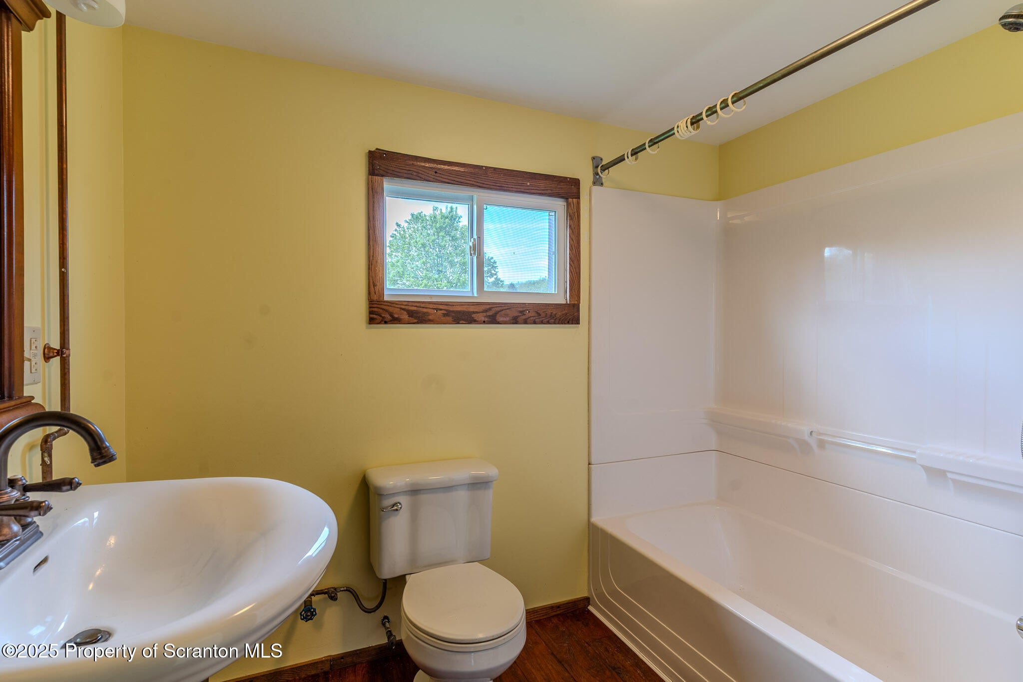 Honesdale, Pennsylvania, 18431, United States, ,4 BathroomsBathrooms,Residential,Active,1860241