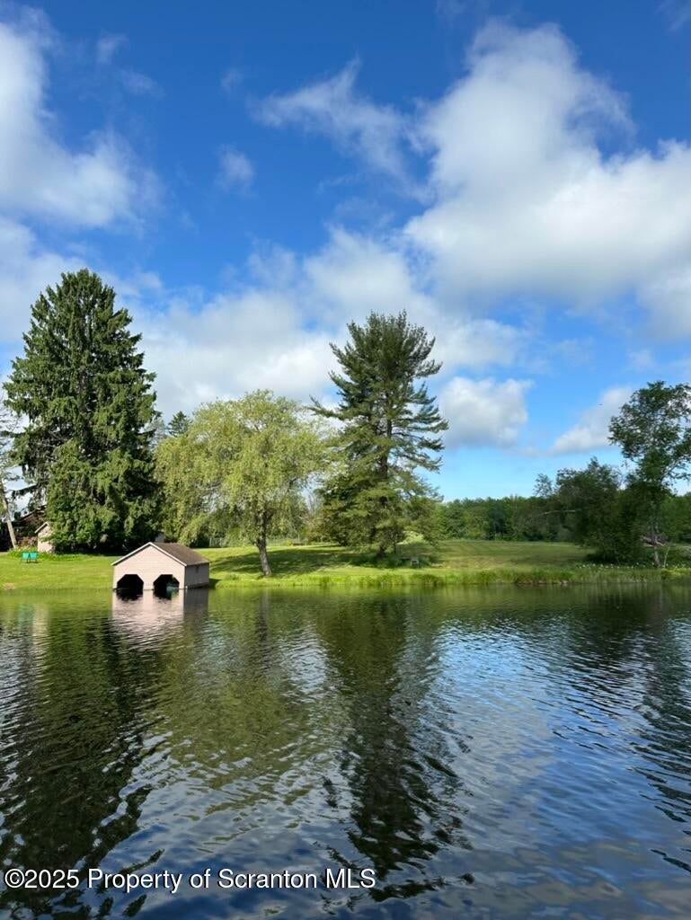 Honesdale, Pennsylvania, 18431, United States, ,4 BathroomsBathrooms,Residential,Active,1860241