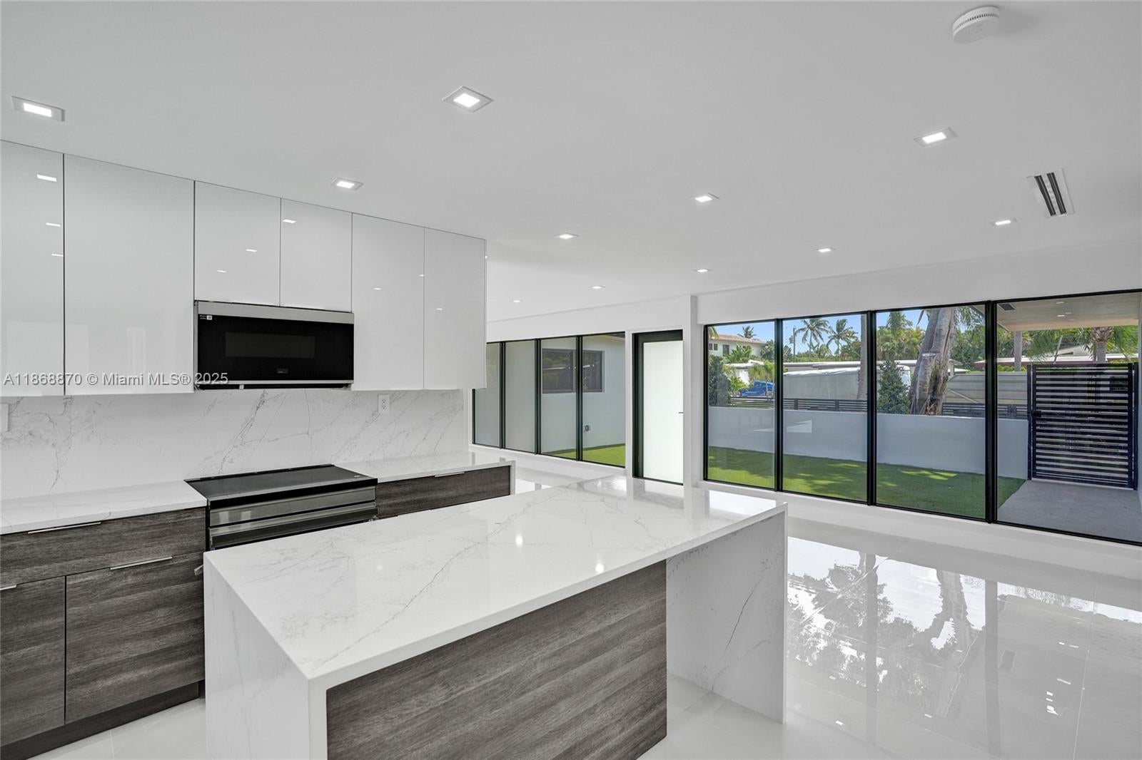 North Miami Beach, Florida, 33179, United States, 5 Bedrooms Bedrooms, ,4 BathroomsBathrooms,Residential,Active,1934804