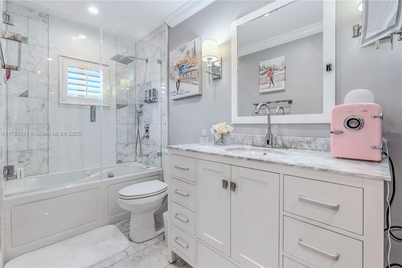 Miami, Florida, 33175, United States, ,5 BathroomsBathrooms,Residential,Pending,1798039