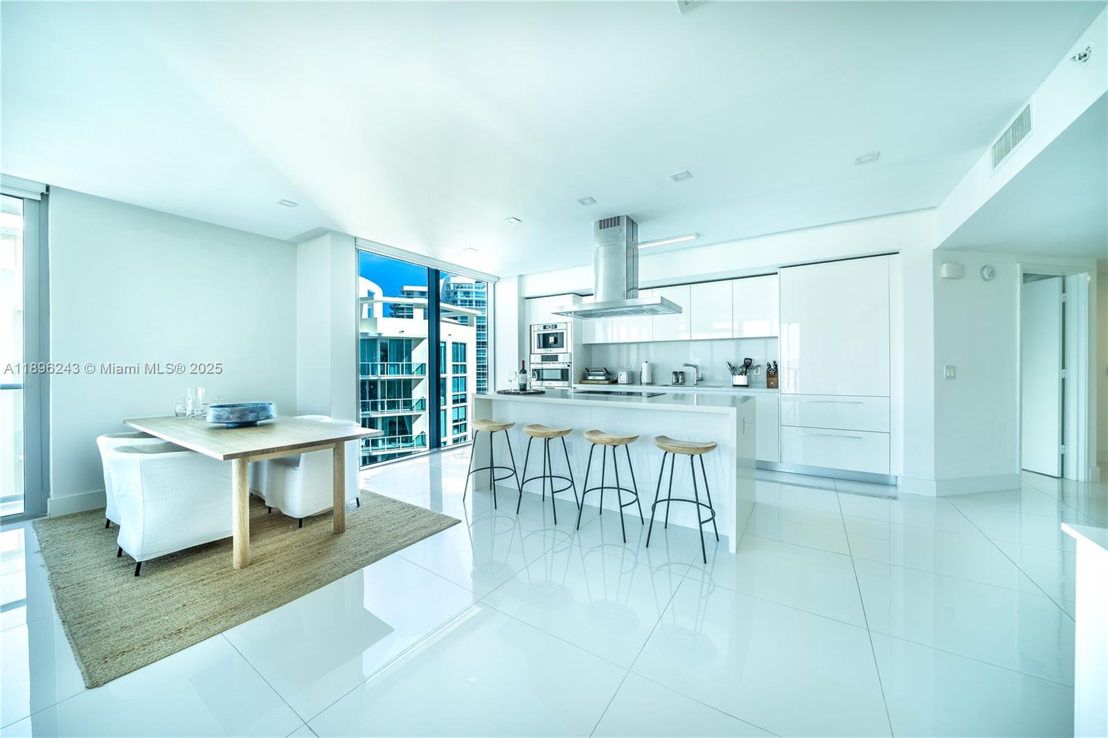 Sunny Isles Beach, Florida, 33160, United States, 3 Bedrooms Bedrooms, ,4 BathroomsBathrooms,Residential,Active,1964266