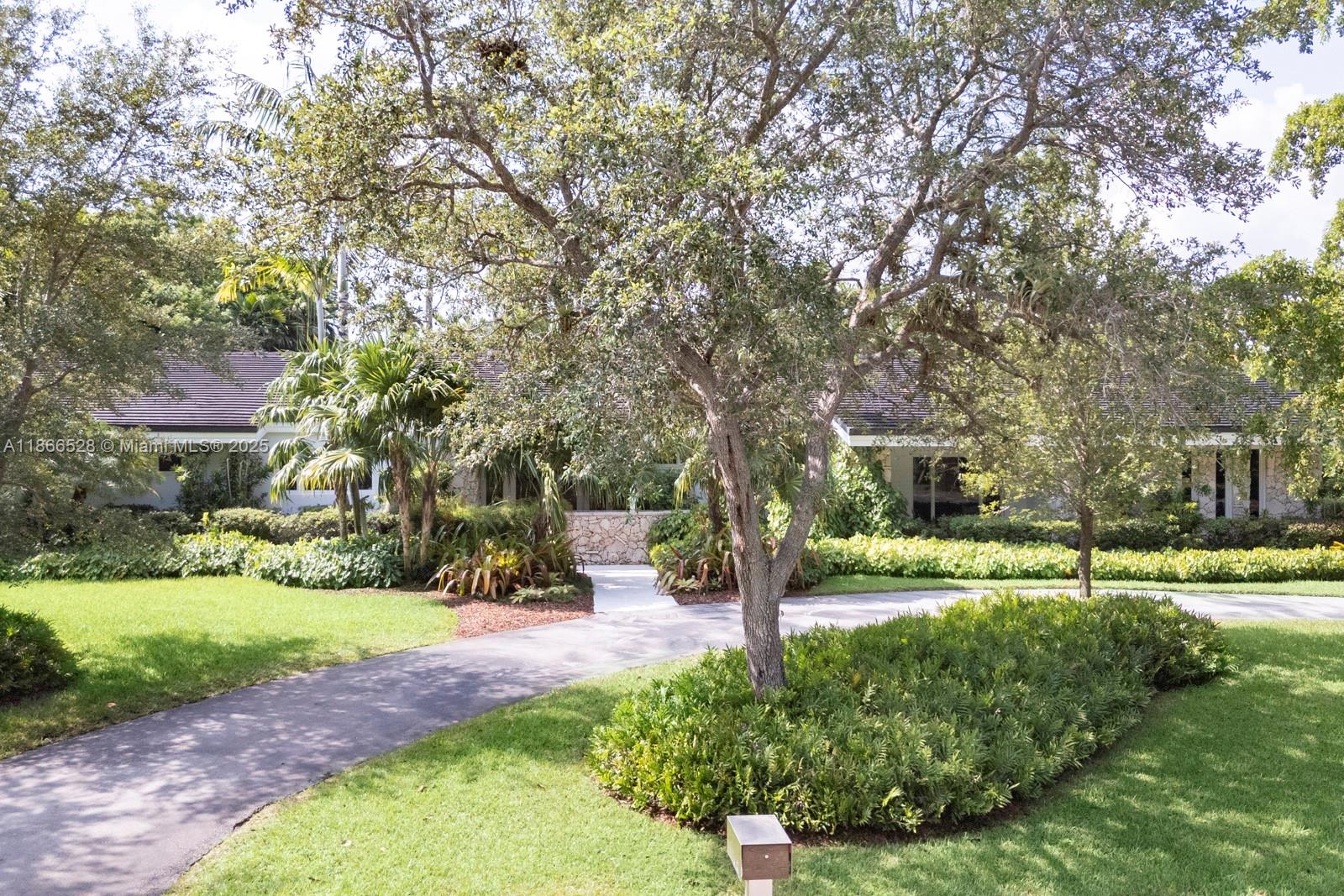 Coral Gables, Florida, 33156, United States, 4 Bedrooms Bedrooms, ,4 BathroomsBathrooms,Residential,Active,1927652