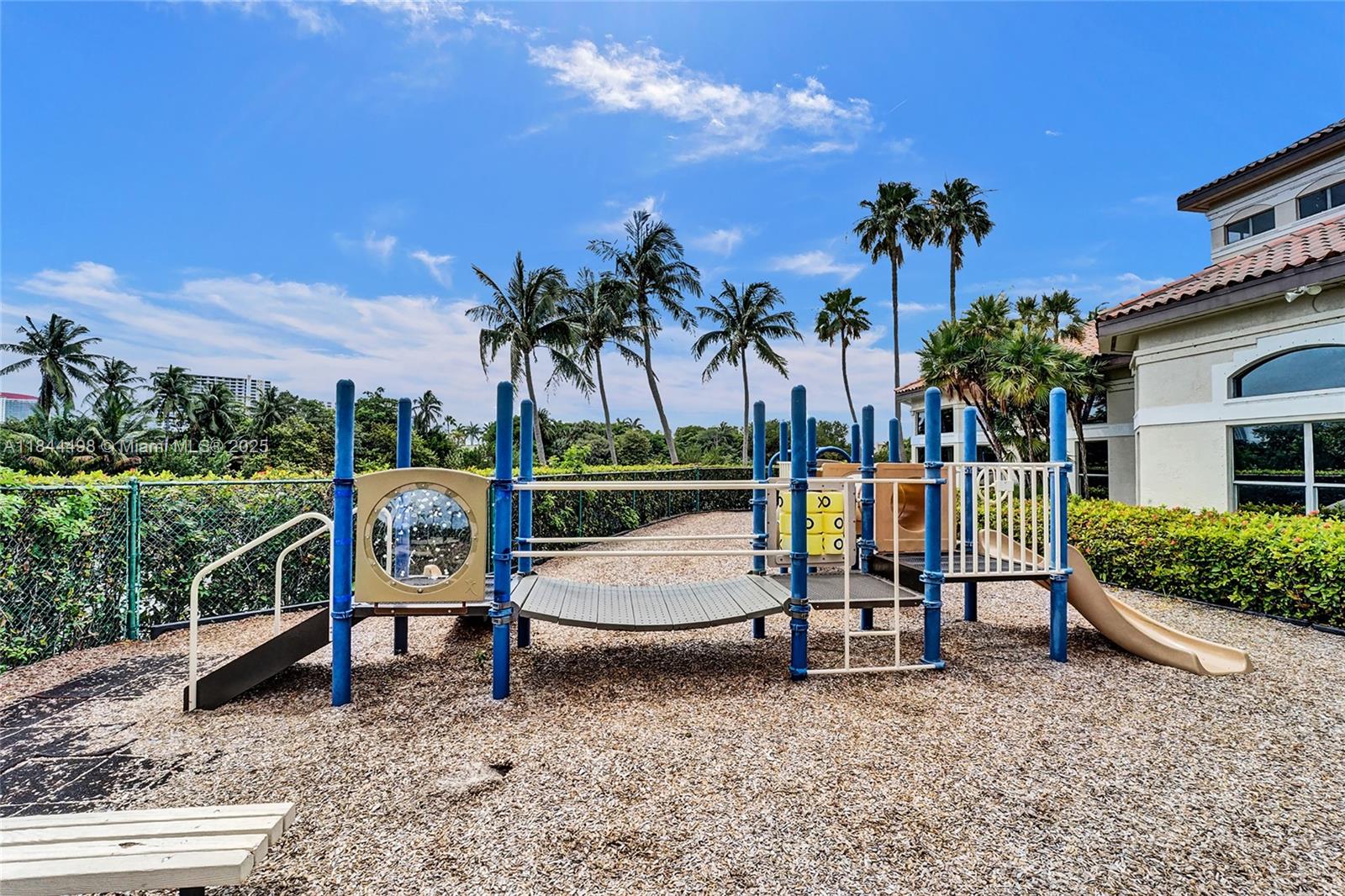 Hollywood, Florida, 33019, United States, 3 Bedrooms Bedrooms, ,2 BathroomsBathrooms,Residential,Active,1897997