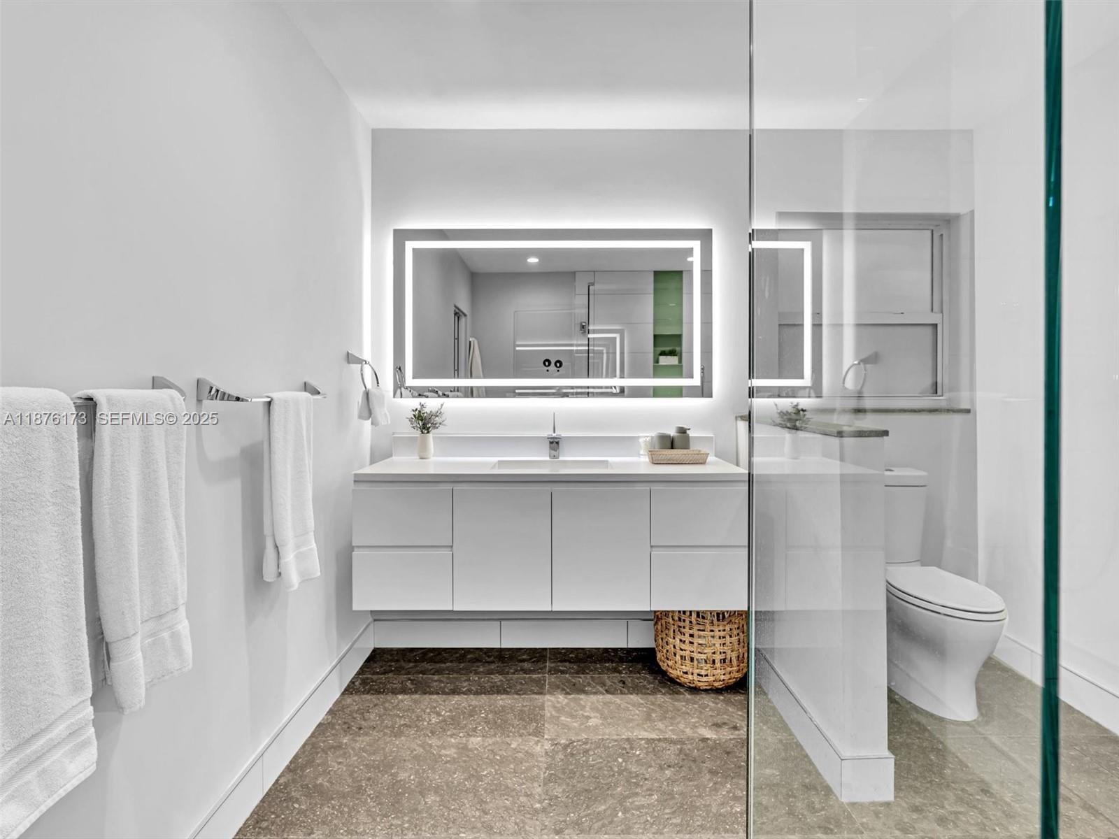 Hollywood, Florida, 33019, United States, 5 Bedrooms Bedrooms, ,4 BathroomsBathrooms,Residential,Active,1942387