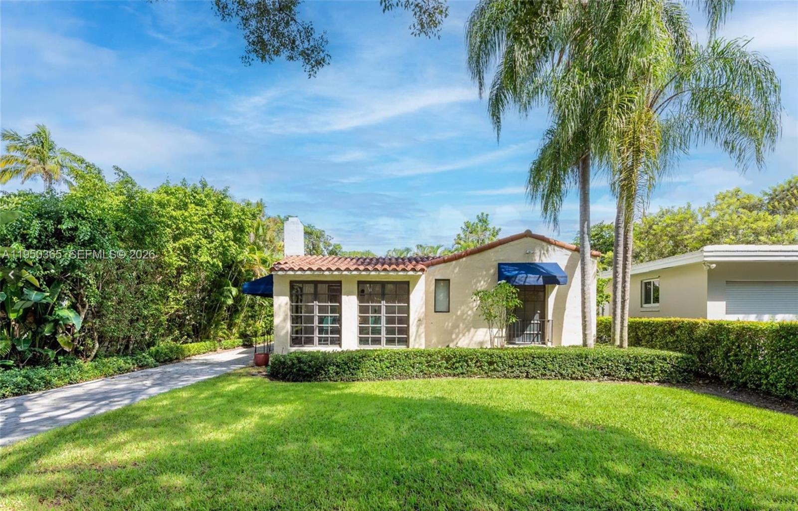 Coral Gables, Florida, 33134, United States, 2 Bedrooms Bedrooms, ,2 BathroomsBathrooms,Residential,Pending,2011839